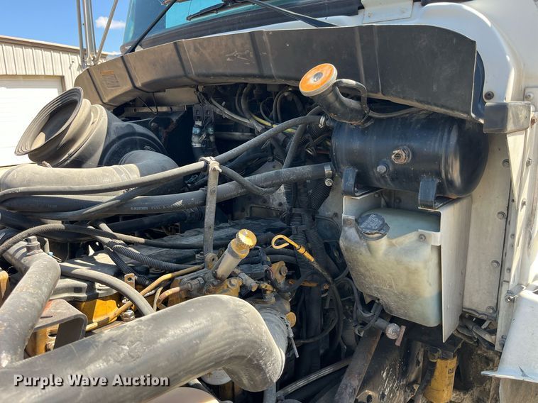 image for item MG9403 2004 Kenworth T300  flatbed truck