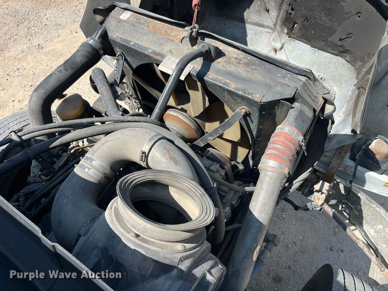 image for item MG9403 2004 Kenworth T300  flatbed truck