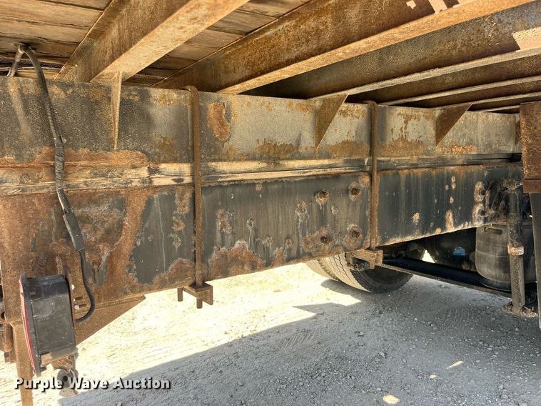 image for item MG9403 2004 Kenworth T300  flatbed truck