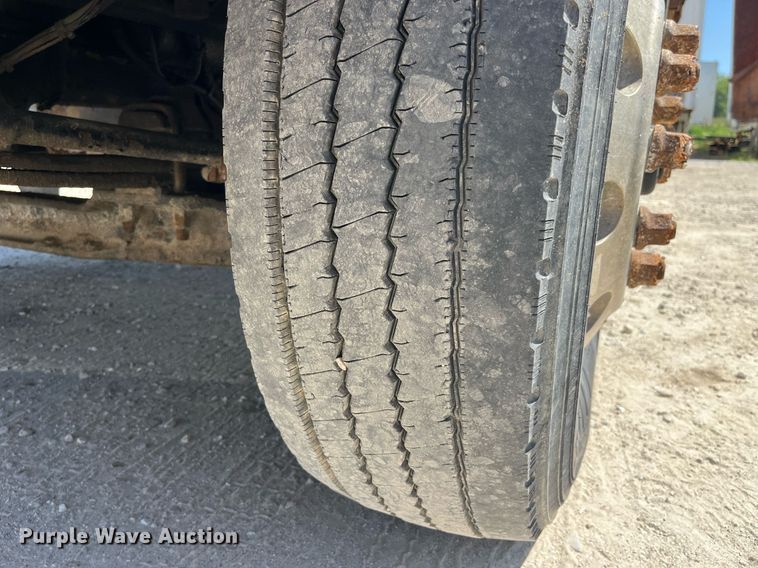 image for item MG9403 2004 Kenworth T300  flatbed truck