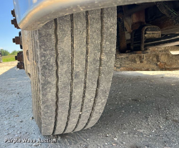 image for item MG9403 2004 Kenworth T300  flatbed truck