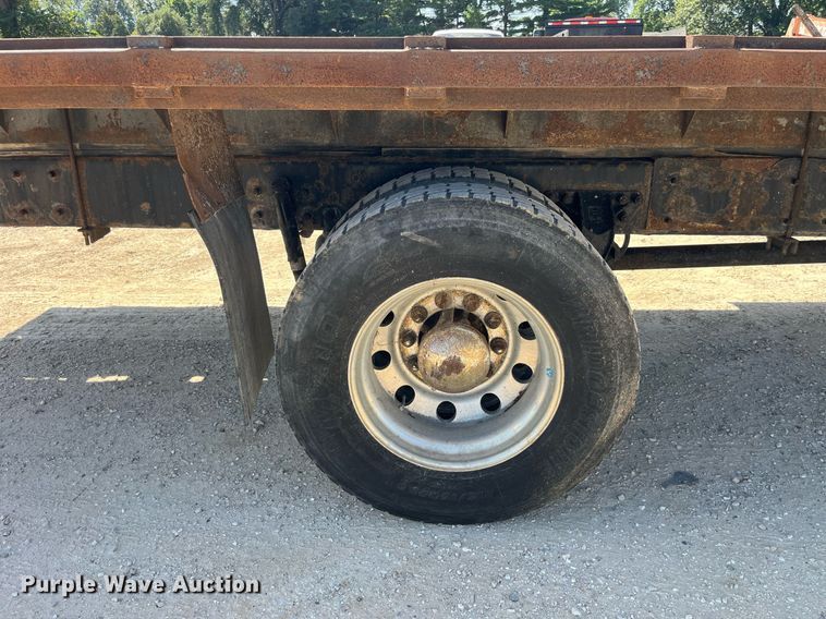 image for item MG9403 2004 Kenworth T300  flatbed truck