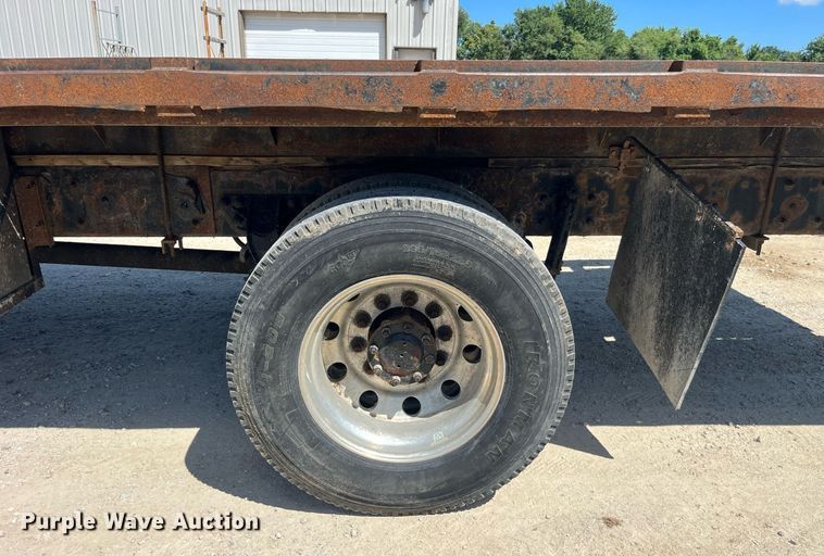 image for item MG9403 2004 Kenworth T300  flatbed truck