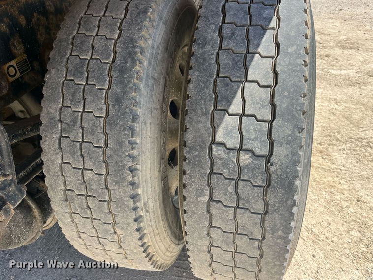 image for item MG9403 2004 Kenworth T300  flatbed truck