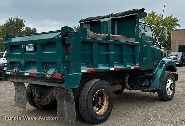 image for item MQ9369 2001 Sterling L7500  dump truck