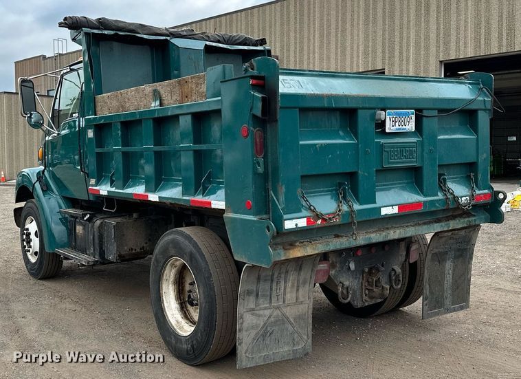 image for item MQ9369 2001 Sterling L7500  dump truck