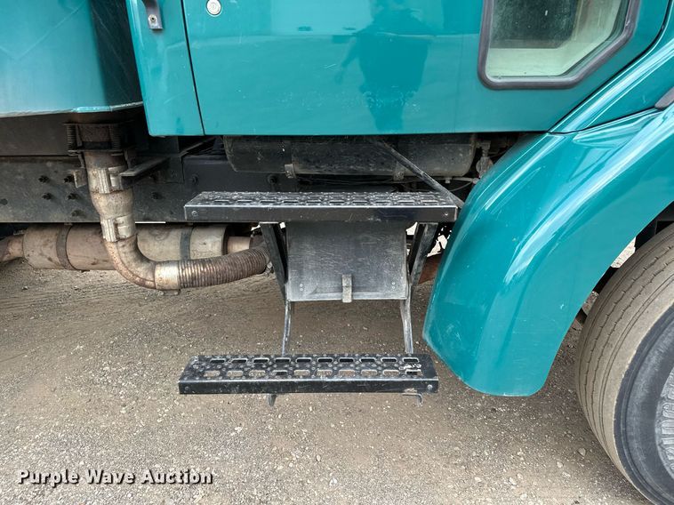 image for item MQ9369 2001 Sterling L7500  dump truck