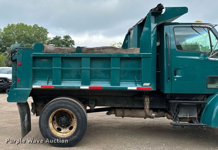 image for item MQ9369 2001 Sterling L7500  dump truck