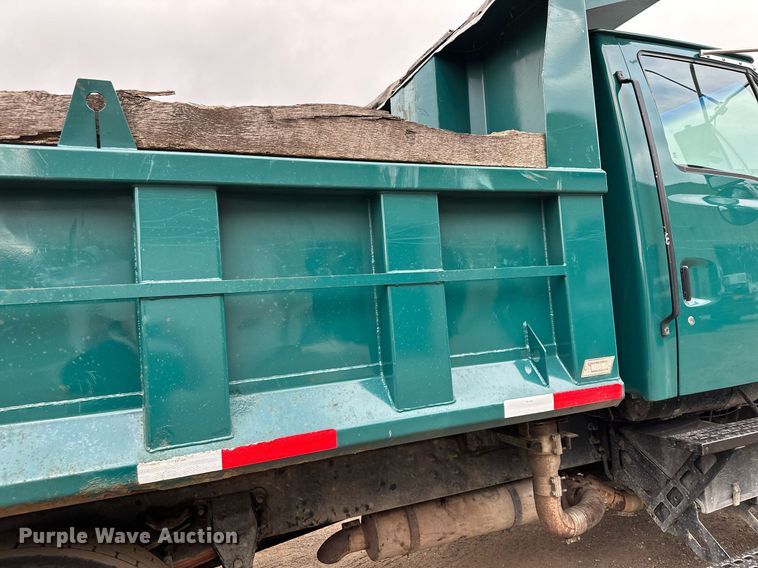 image for item MQ9369 2001 Sterling L7500  dump truck