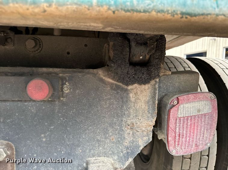 image for item MQ9369 2001 Sterling L7500  dump truck