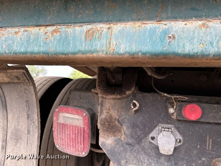 image for item MQ9369 2001 Sterling L7500  dump truck