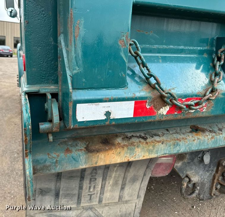 image for item MQ9369 2001 Sterling L7500  dump truck