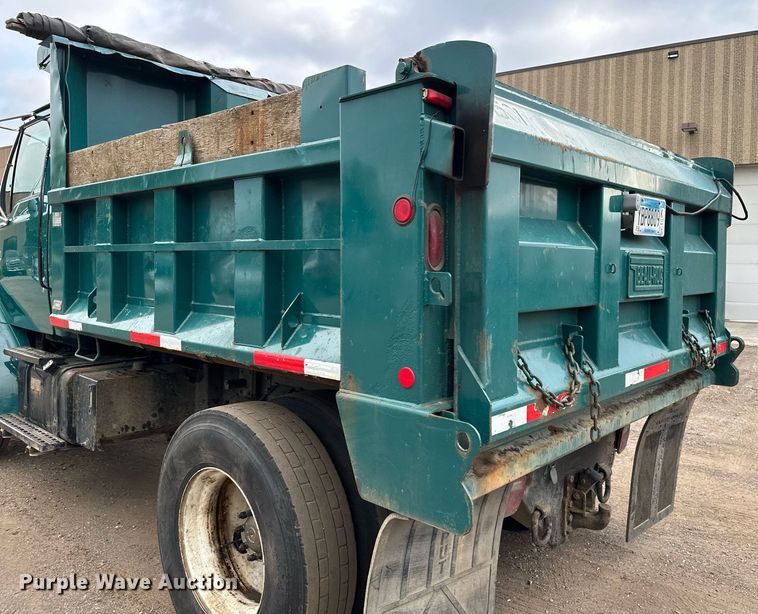 image for item MQ9369 2001 Sterling L7500  dump truck