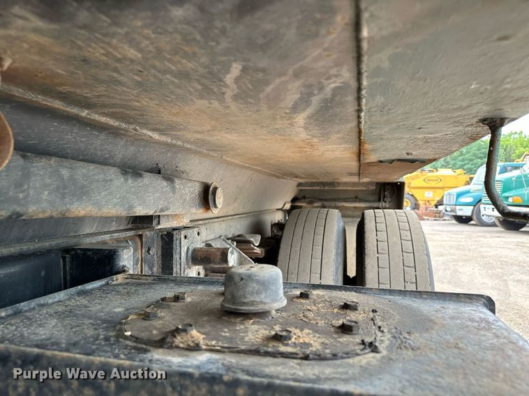 image for item MQ9369 2001 Sterling L7500  dump truck