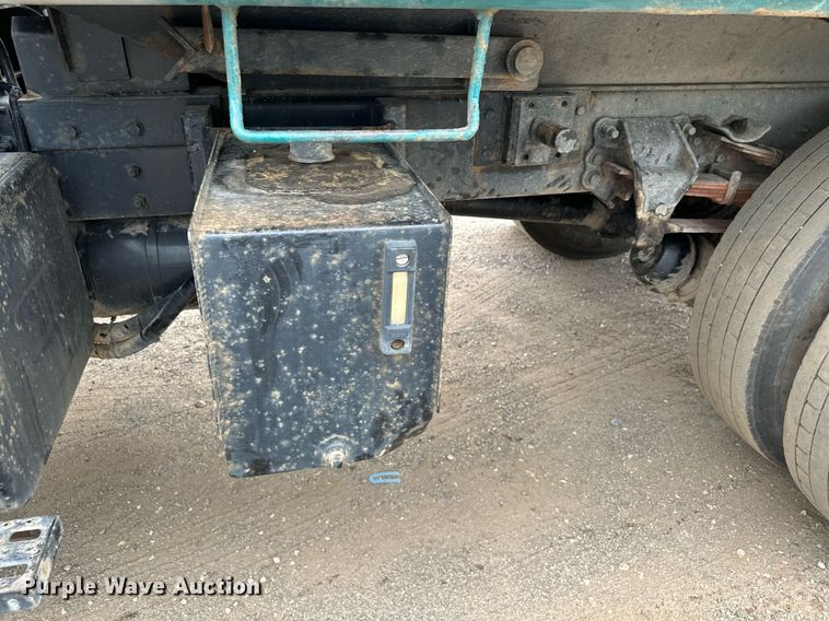 image for item MQ9369 2001 Sterling L7500  dump truck