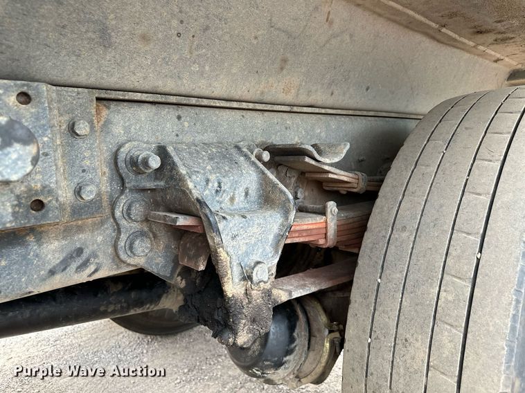 image for item MQ9369 2001 Sterling L7500  dump truck