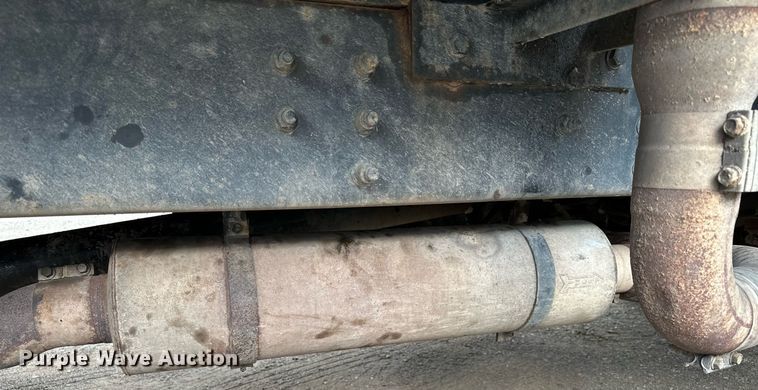 image for item MQ9369 2001 Sterling L7500  dump truck