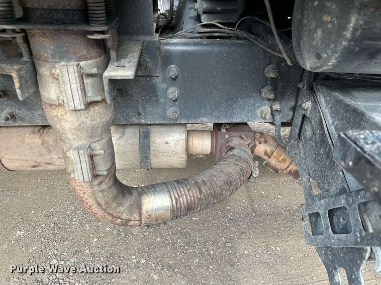 image for item MQ9369 2001 Sterling L7500  dump truck