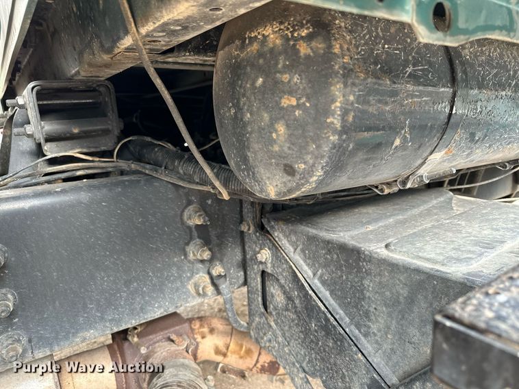 image for item MQ9369 2001 Sterling L7500  dump truck