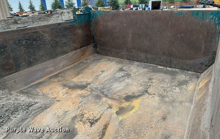 image for item MQ9369 2001 Sterling L7500  dump truck