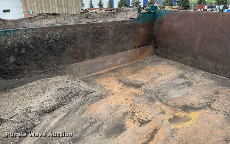 image for item MQ9369 2001 Sterling L7500  dump truck