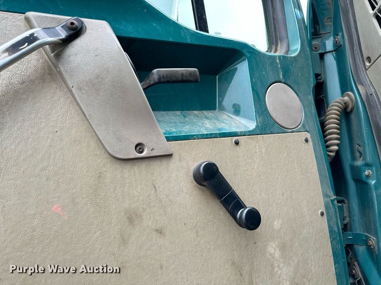 image for item MQ9369 2001 Sterling L7500  dump truck