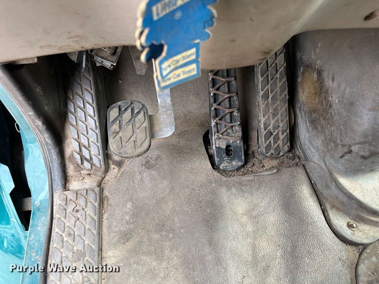 image for item MQ9369 2001 Sterling L7500  dump truck