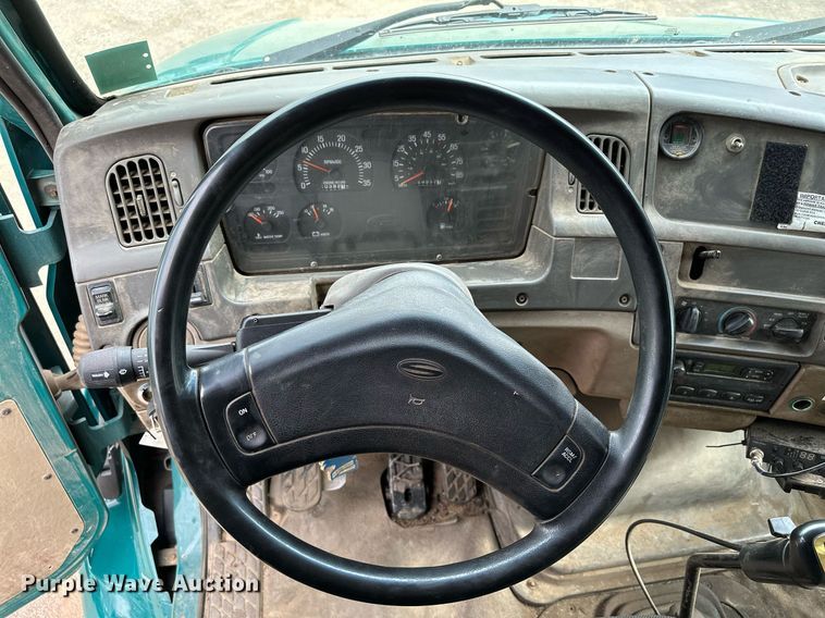 image for item MQ9369 2001 Sterling L7500  dump truck