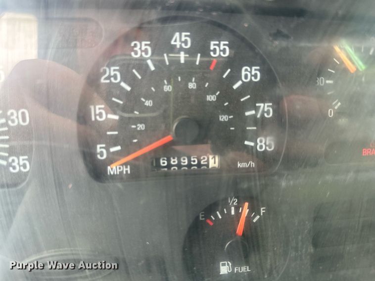 image for item MQ9369 2001 Sterling L7500  dump truck