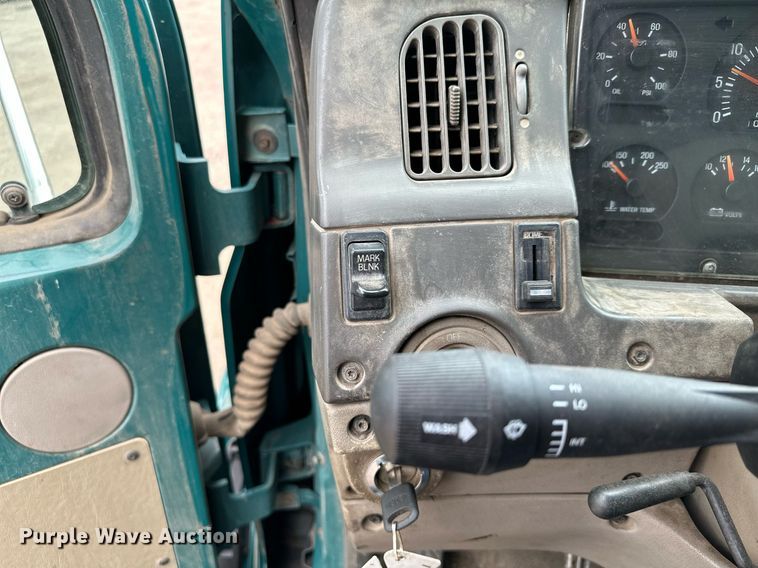 image for item MQ9369 2001 Sterling L7500  dump truck