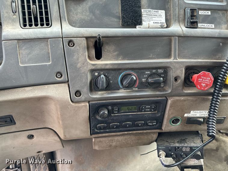 image for item MQ9369 2001 Sterling L7500  dump truck