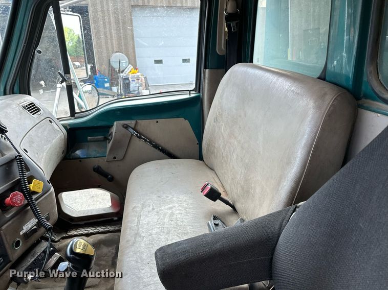 image for item MQ9369 2001 Sterling L7500  dump truck