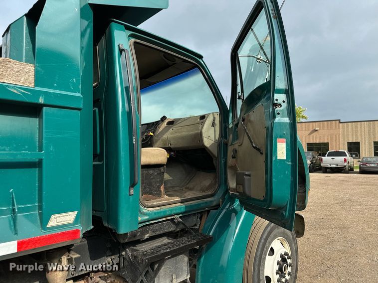 image for item MQ9369 2001 Sterling L7500  dump truck