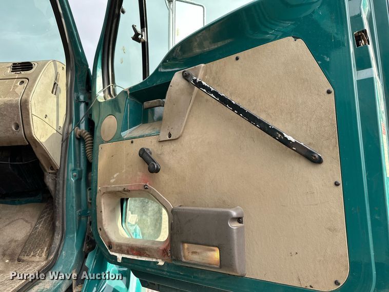 image for item MQ9369 2001 Sterling L7500  dump truck