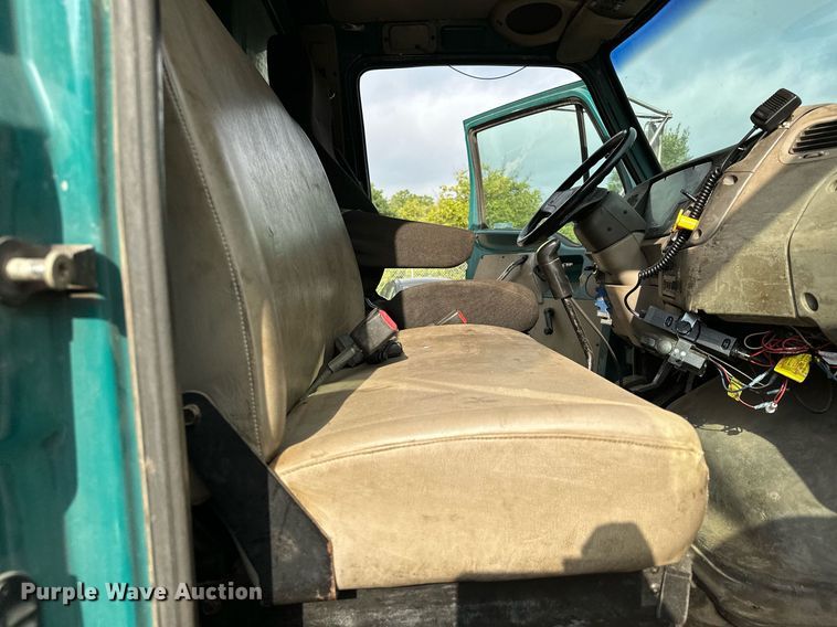 image for item MQ9369 2001 Sterling L7500  dump truck