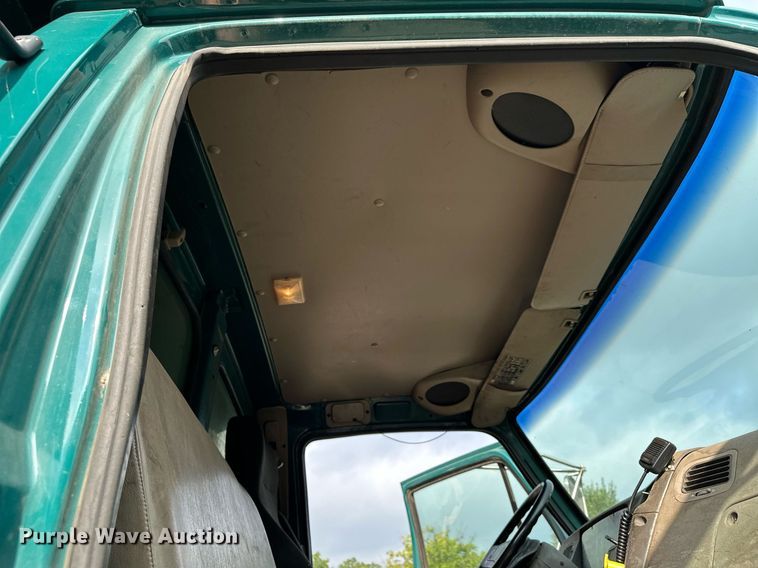 image for item MQ9369 2001 Sterling L7500  dump truck