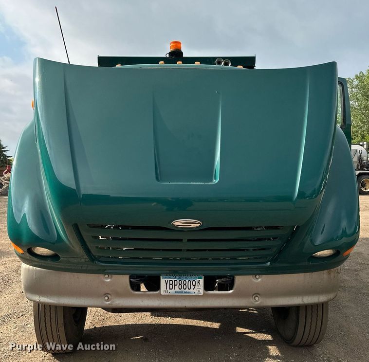 image for item MQ9369 2001 Sterling L7500  dump truck