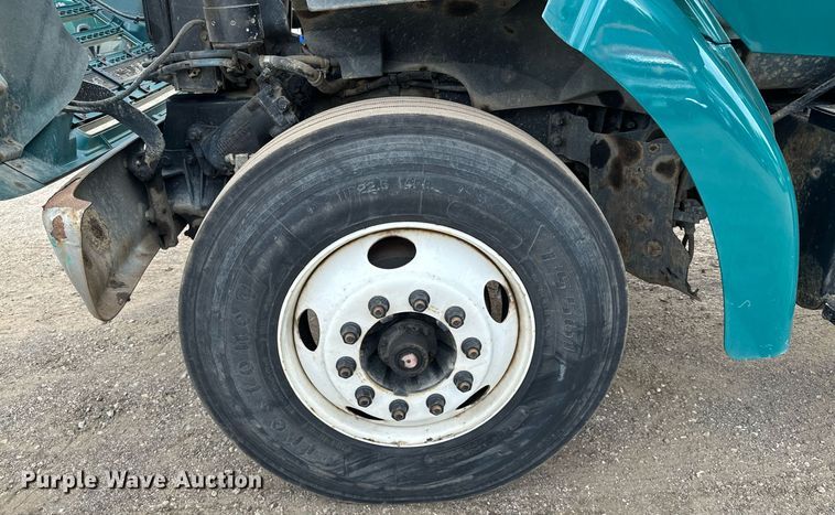 image for item MQ9369 2001 Sterling L7500  dump truck