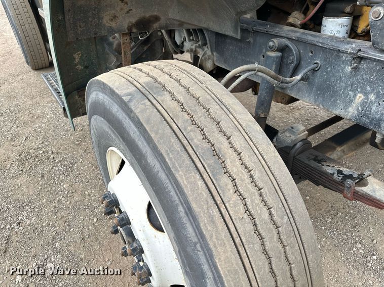 image for item MQ9369 2001 Sterling L7500  dump truck