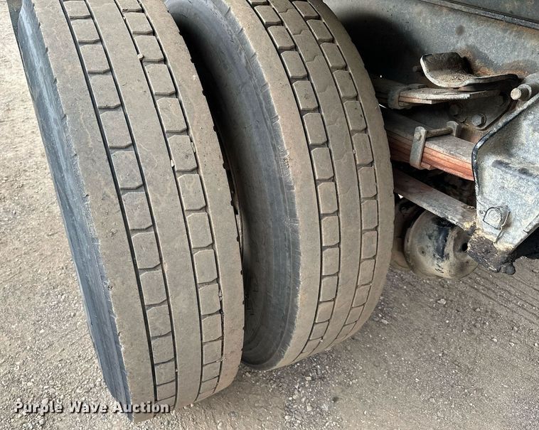 image for item MQ9369 2001 Sterling L7500  dump truck