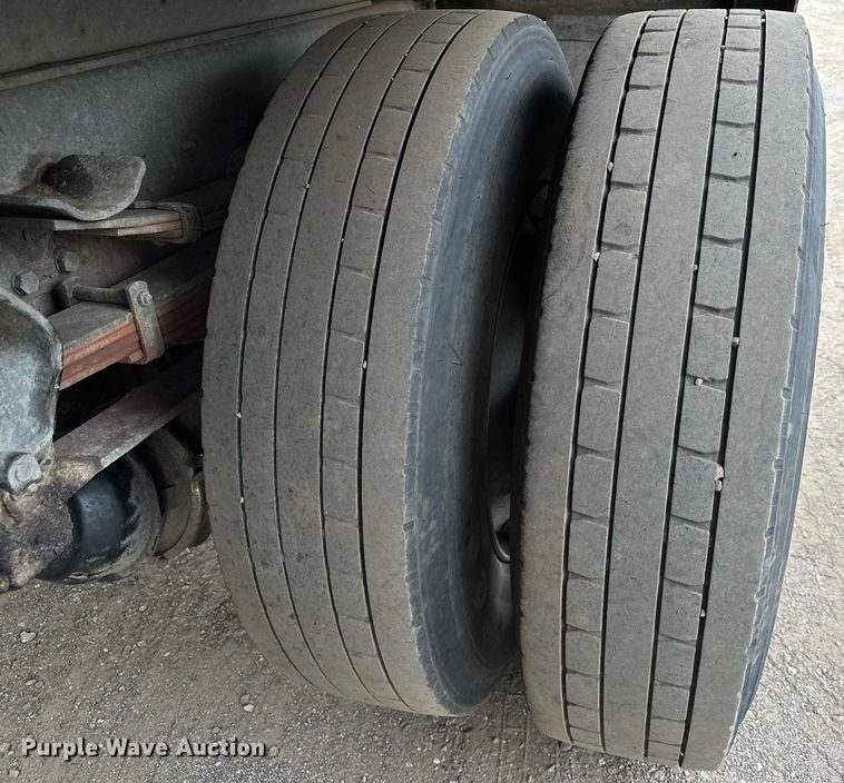 image for item MQ9369 2001 Sterling L7500  dump truck