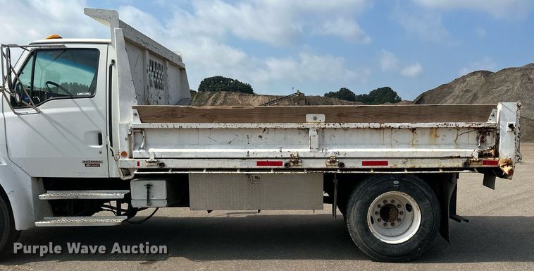 image for item MQ9372 2001 Sterling M6500 Acterra  dump truck