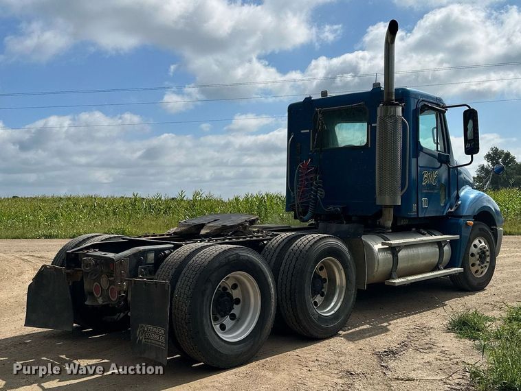 image for item MQ9379 2005 Freightliner Columbia  semi truck