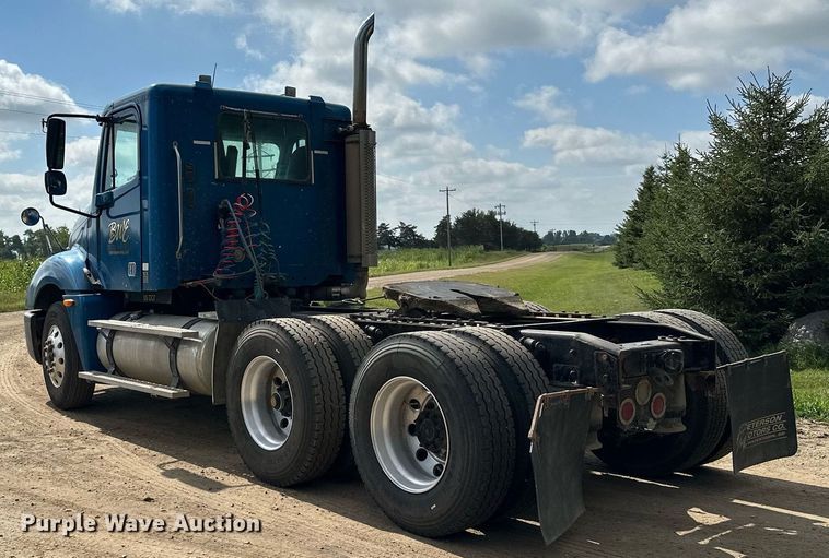 image for item MQ9379 2005 Freightliner Columbia  semi truck