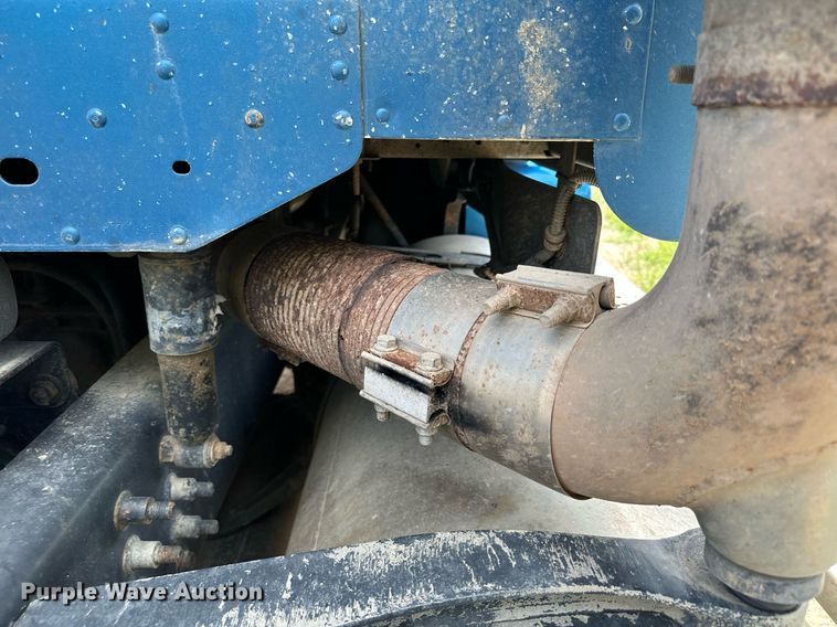 image for item MQ9379 2005 Freightliner Columbia  semi truck