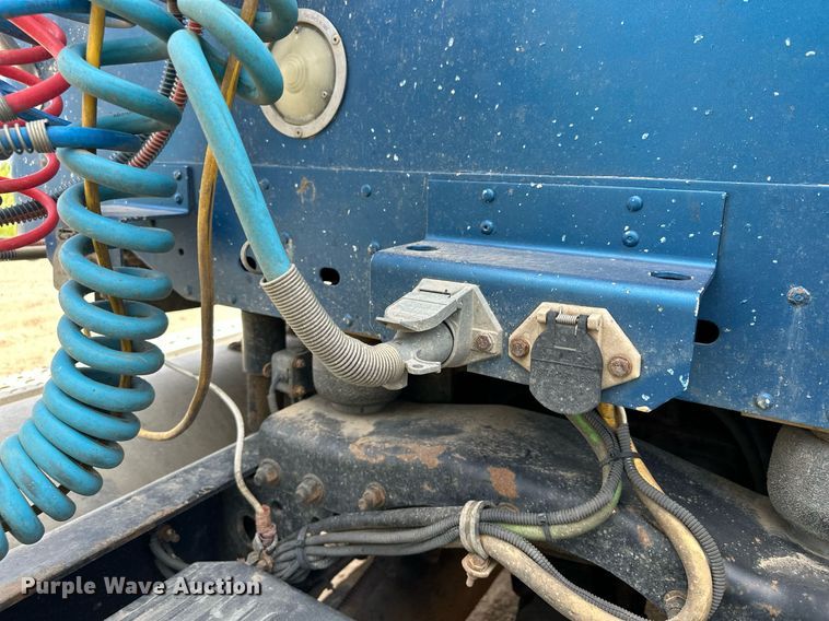 image for item MQ9379 2005 Freightliner Columbia  semi truck