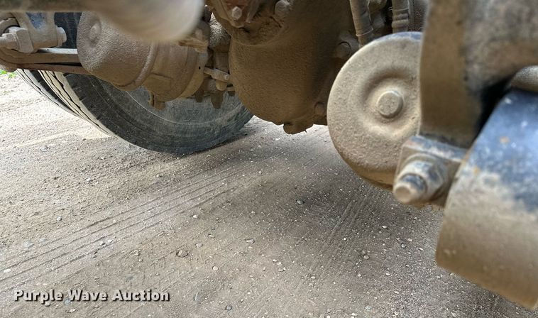 image for item MQ9379 2005 Freightliner Columbia  semi truck