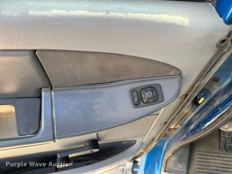 image for item MQ9379 2005 Freightliner Columbia  semi truck