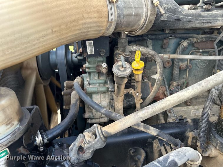 image for item MQ9379 2005 Freightliner Columbia  semi truck