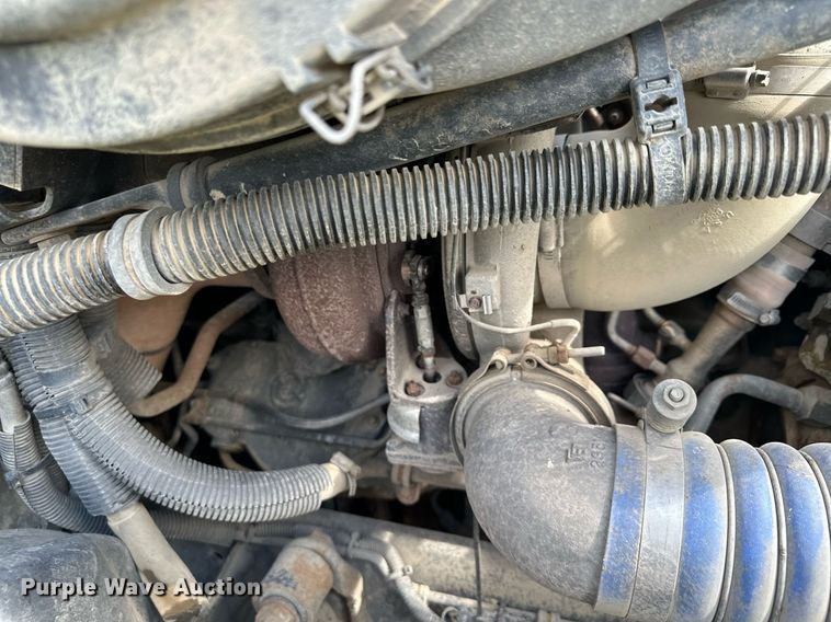 image for item MQ9379 2005 Freightliner Columbia  semi truck